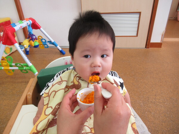 男の子　食事