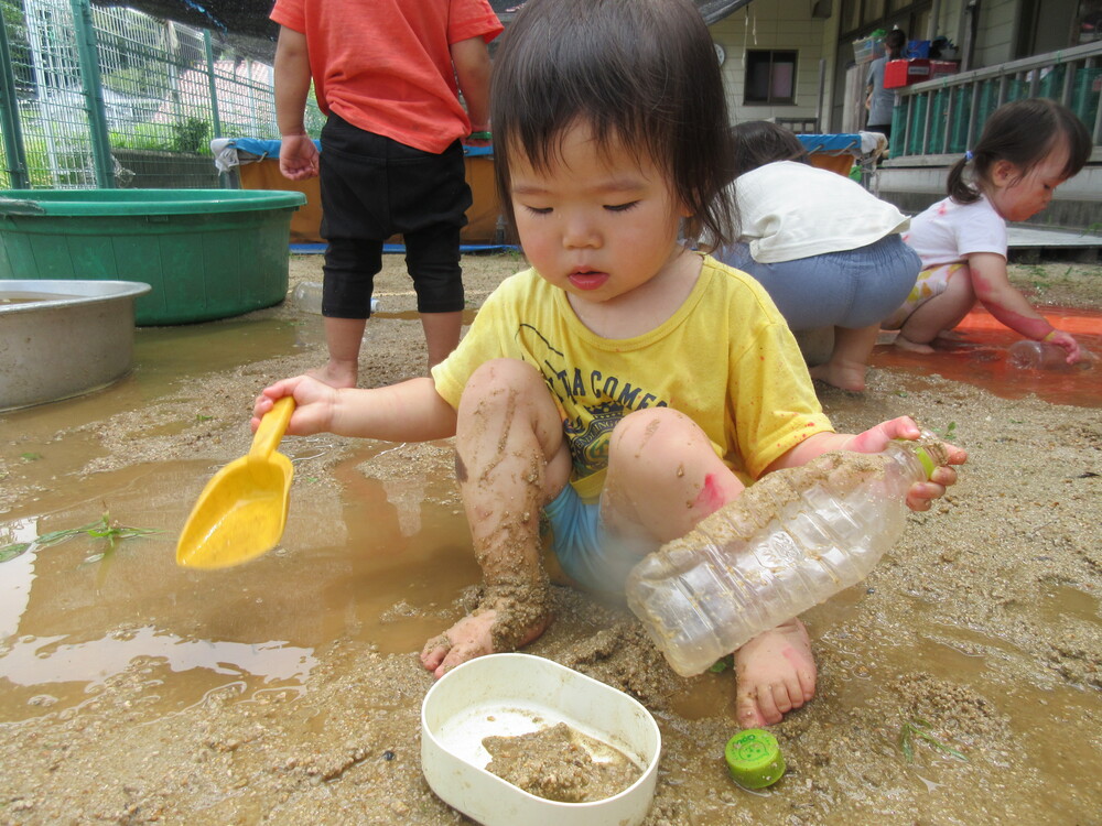 泥んこ遊び