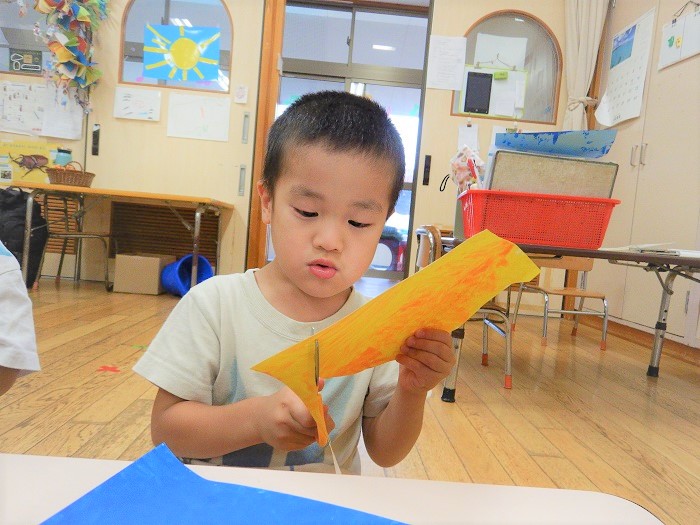 製作する男の子