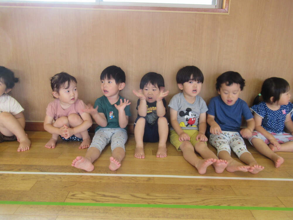 歌を歌っている