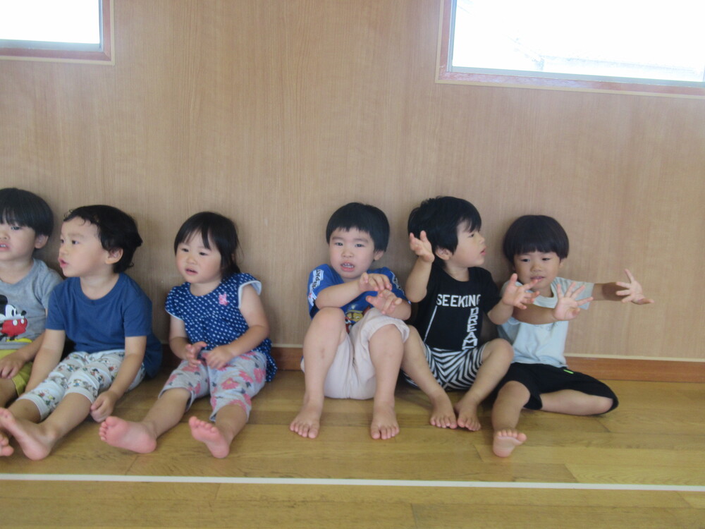 歌を歌っている
