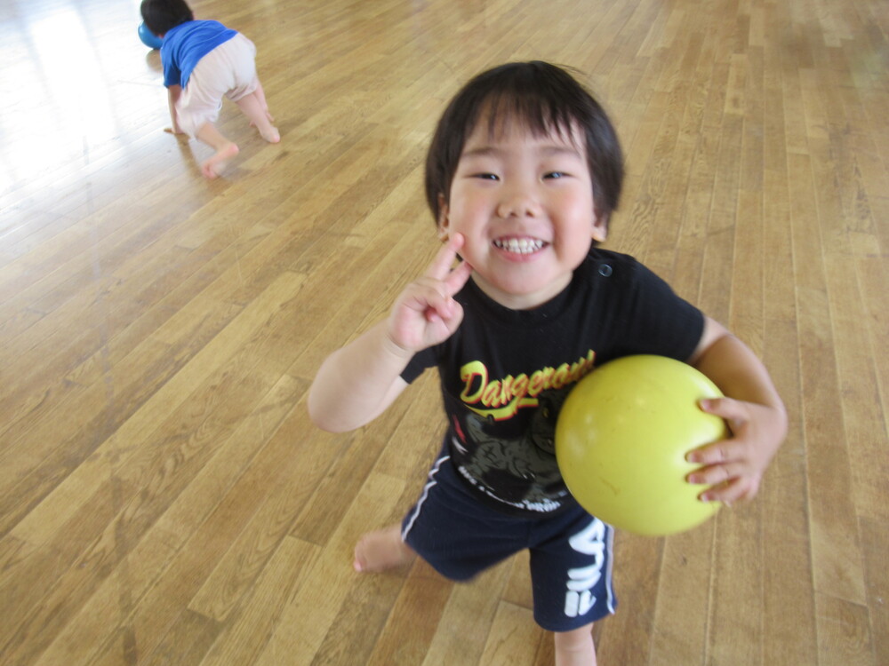 ボールで遊ぶ