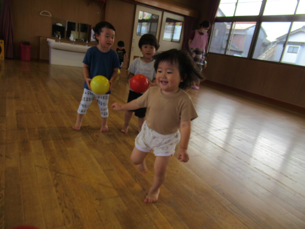 ボールで遊ぶ