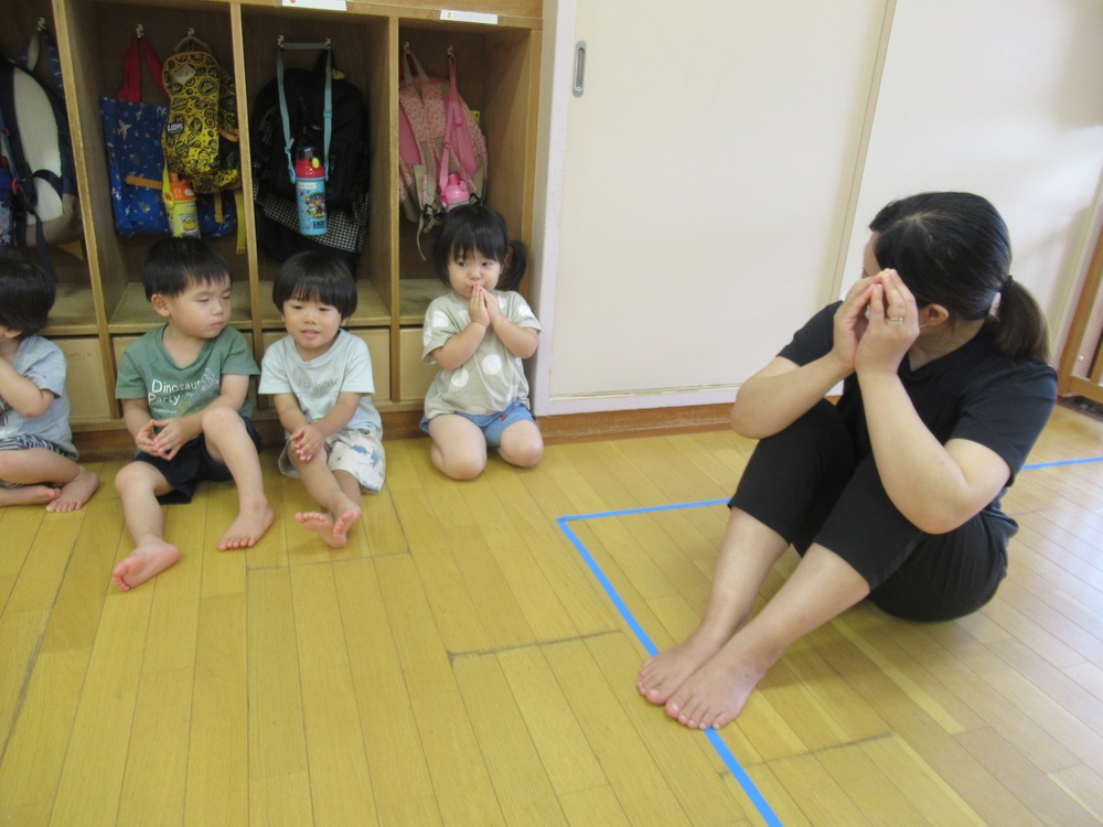 歌を歌っている