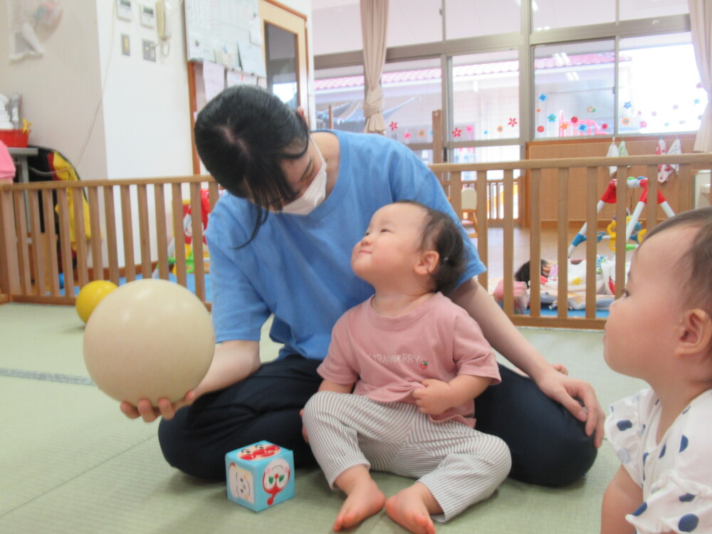 保育者と子ども