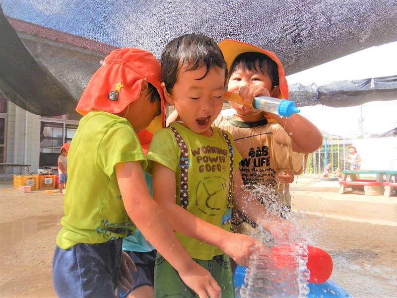 水あそび、子ども