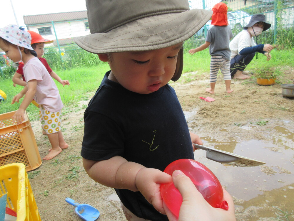 水風船を触る