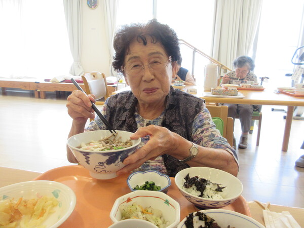 食事の様子1