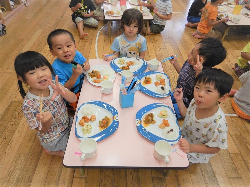 給食の様子