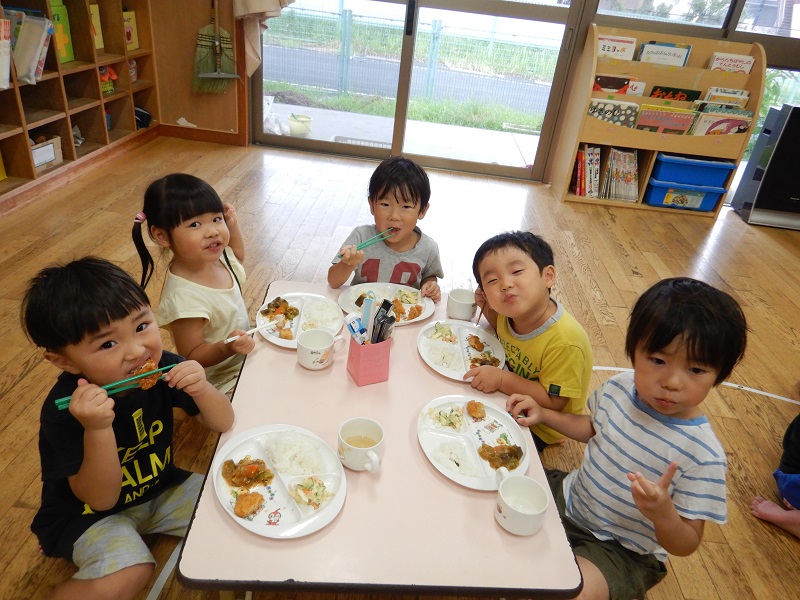 給食の様子