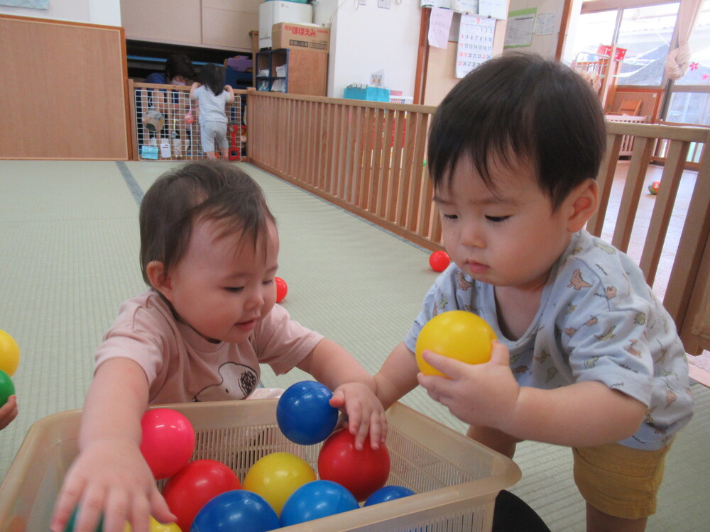 ボールを選らず子ども達