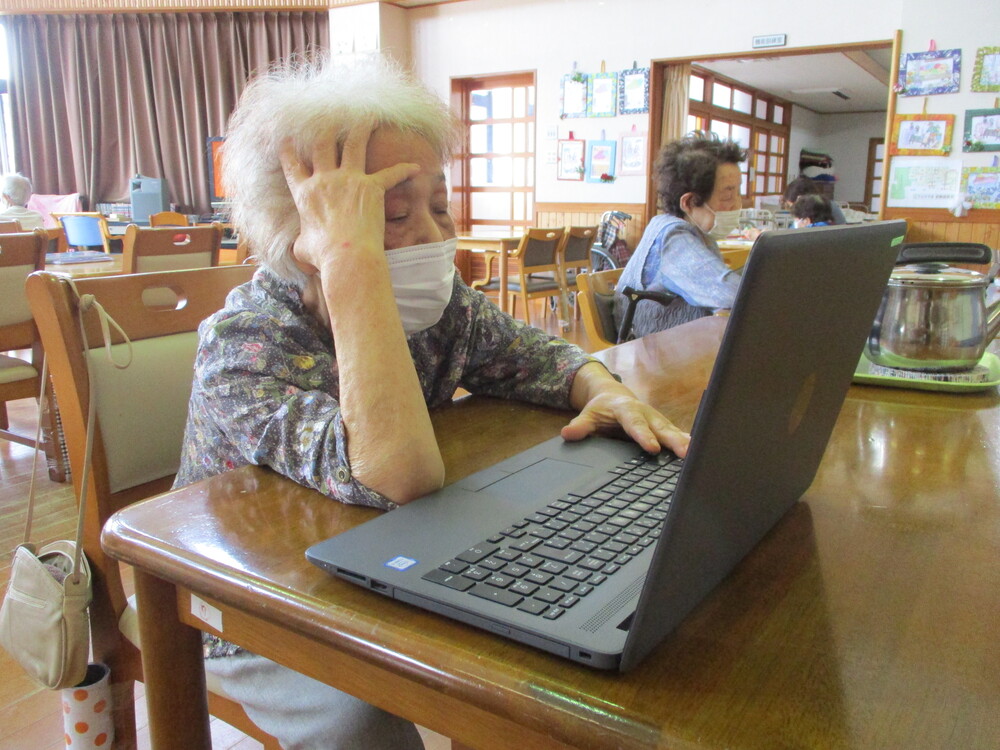 歌を聞かれる様子