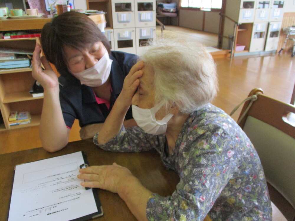 職員と会話の様子