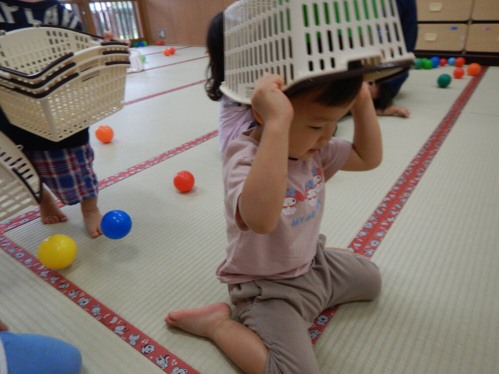 ボール遊び