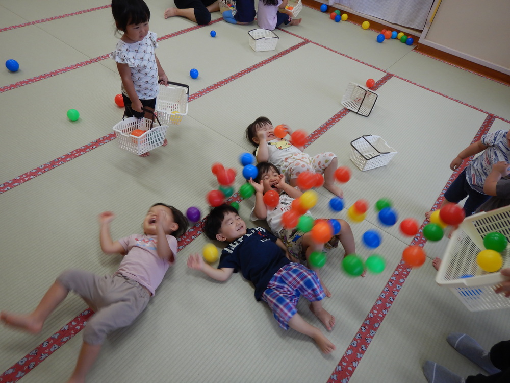 ボールのシャワー