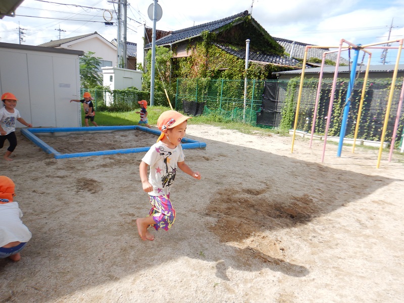 走る子ども