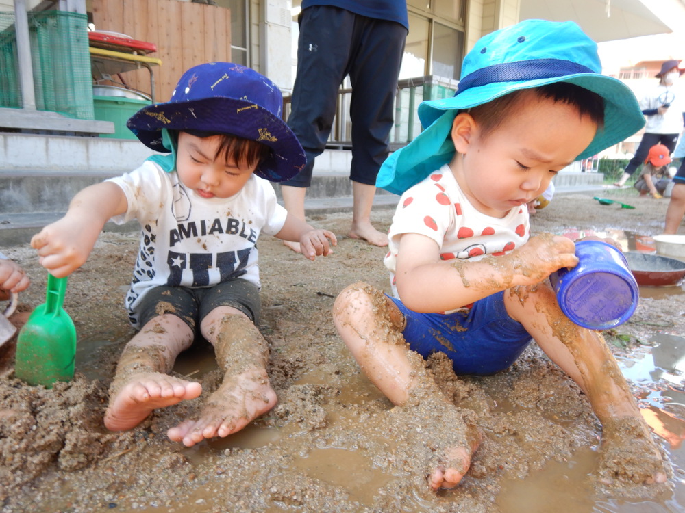 泥んこ遊び