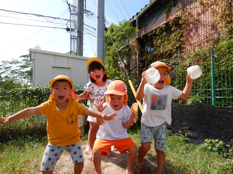 芸人の真似をする姿