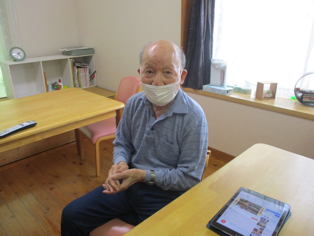 歌を歌う