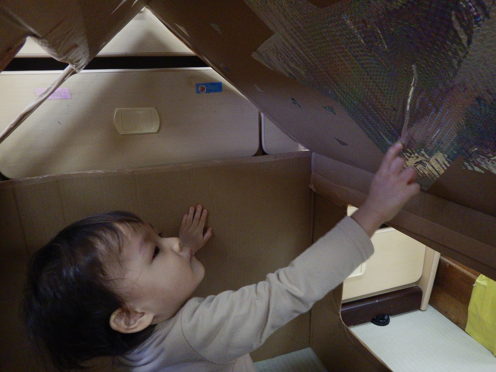 星のシールに指差しする