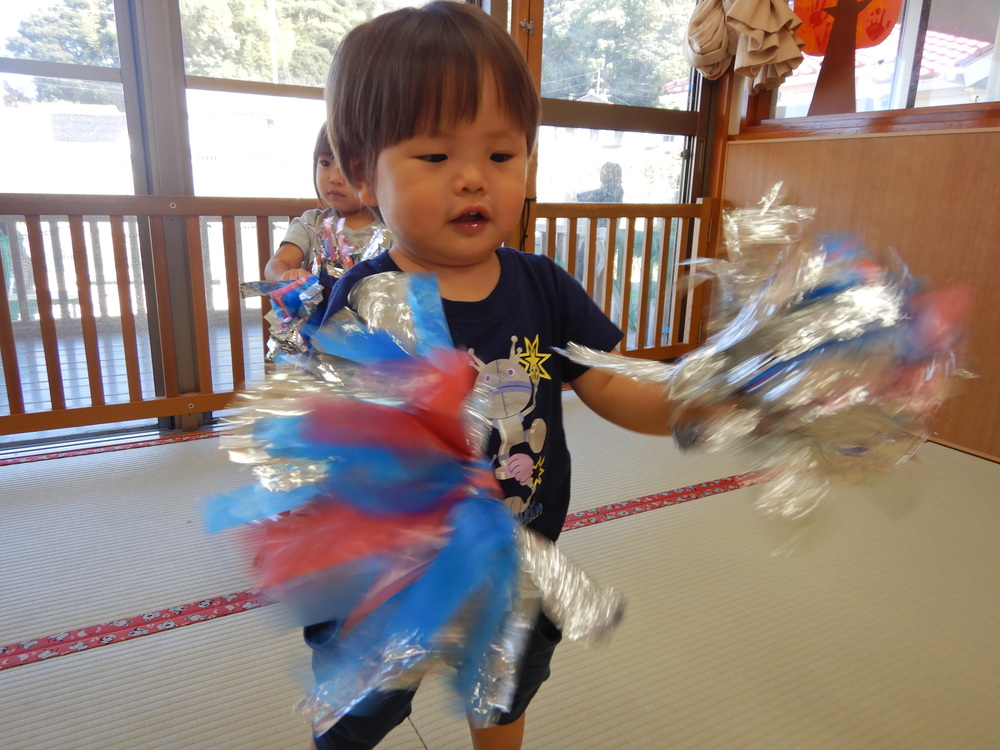 ポンポンを持つ