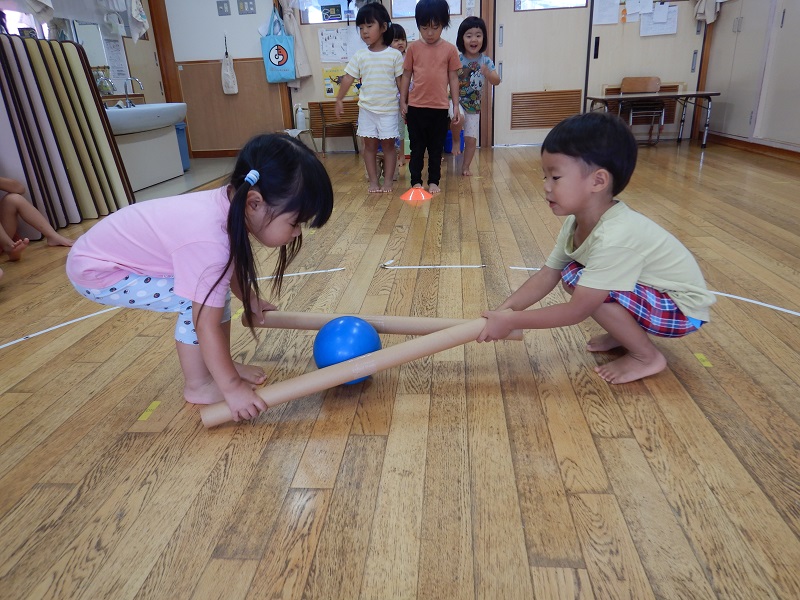 運動会の練習をする姿