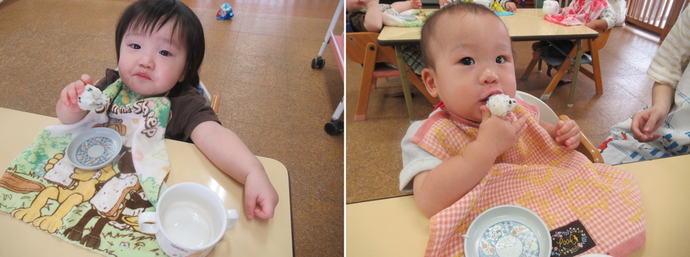 男の子がおにぎりを食べている