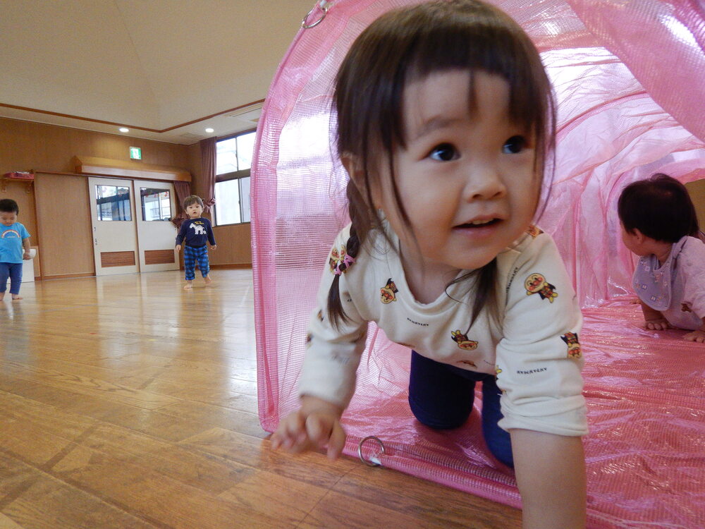 トンネルをくぐる