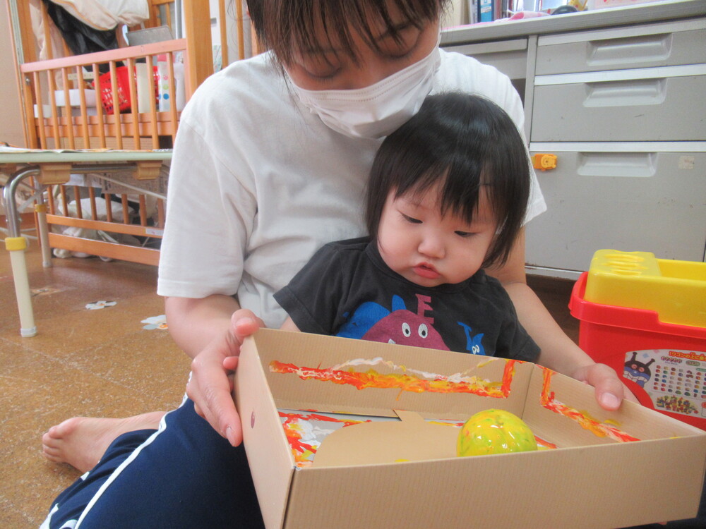 製作をする男の子