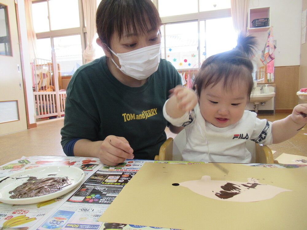 製作をする男の子