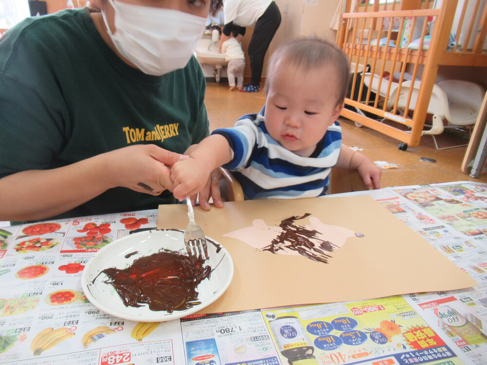 製作をする男の子