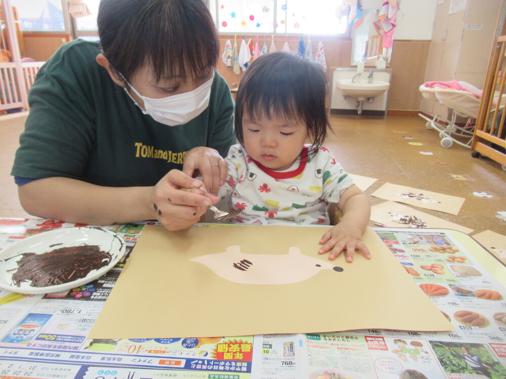 製作をする男の子