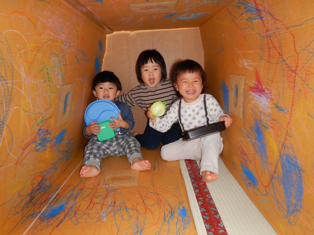 ダンボール遊び