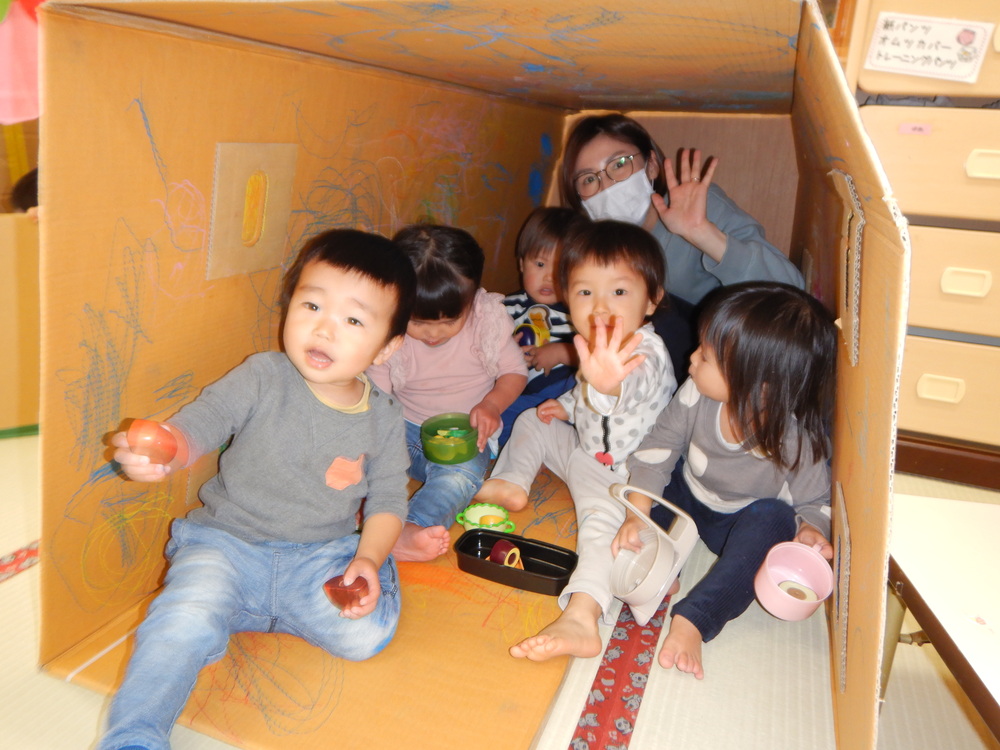 ダンボール遊び