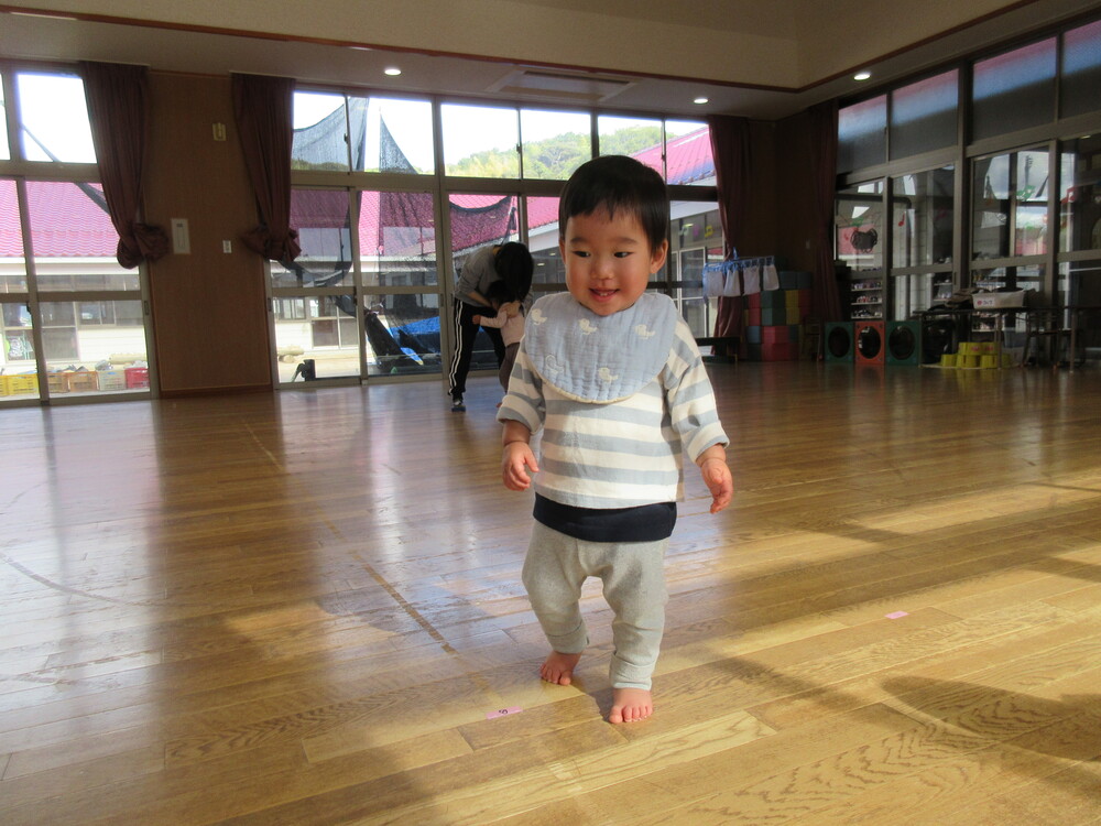 走っている