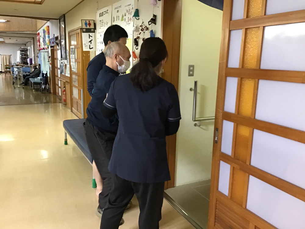 歩く様子