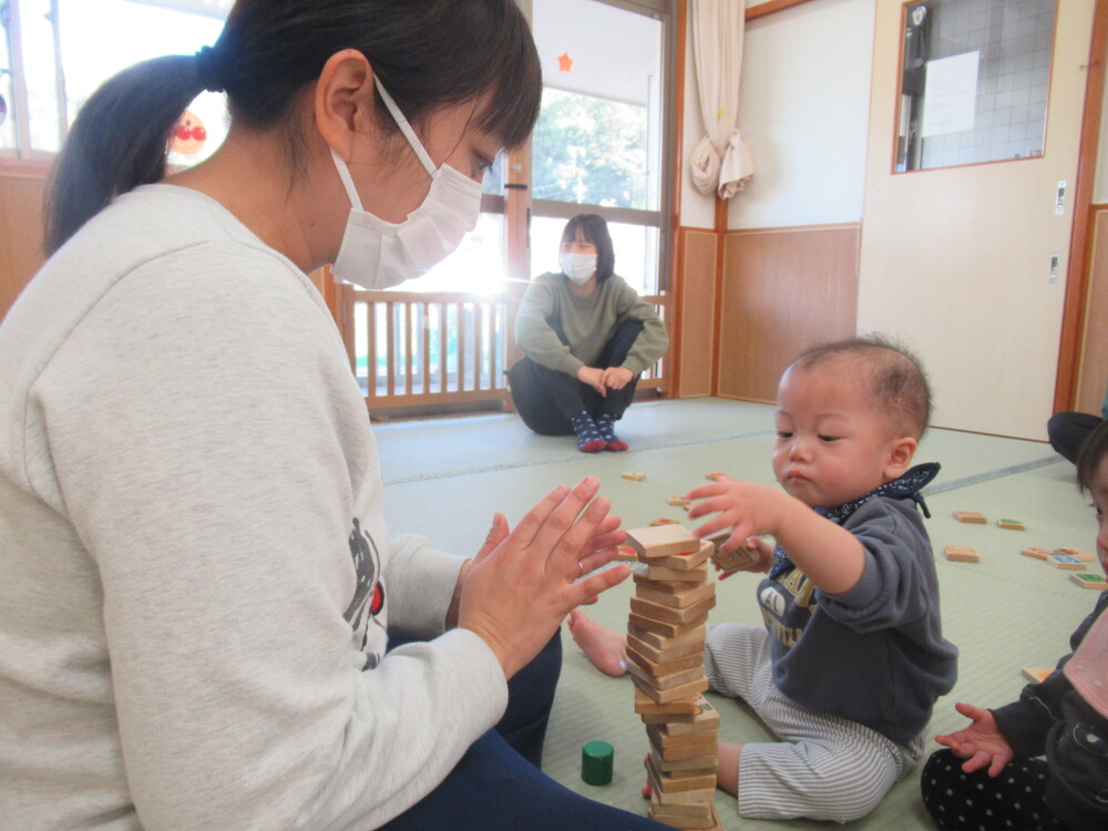 保育者と一緒に