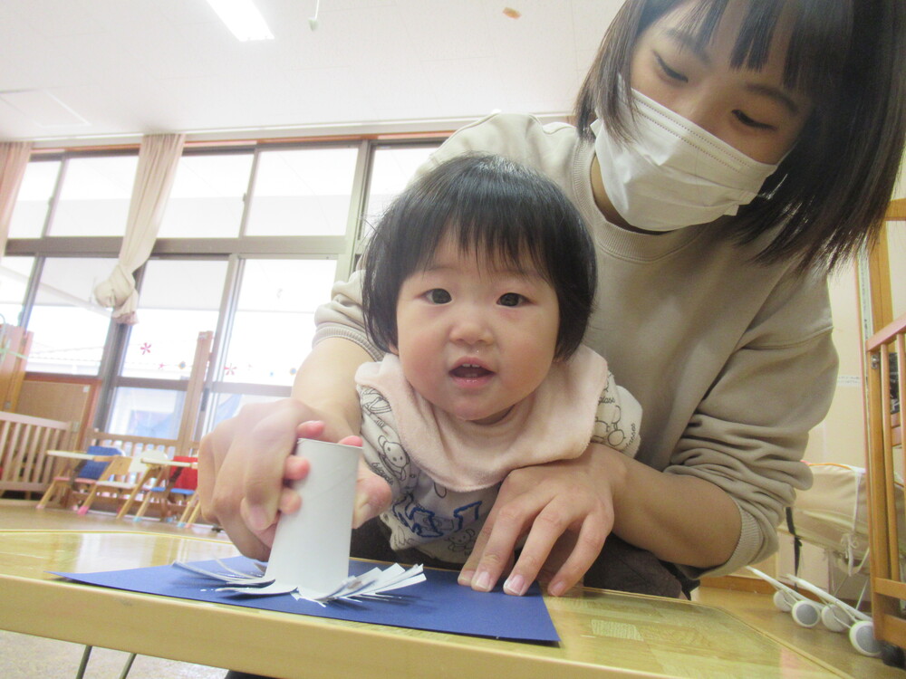 女の子が笑っている