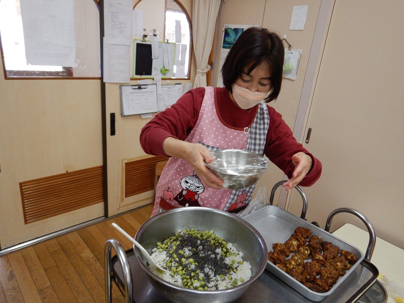 お弁当ごっこの様子