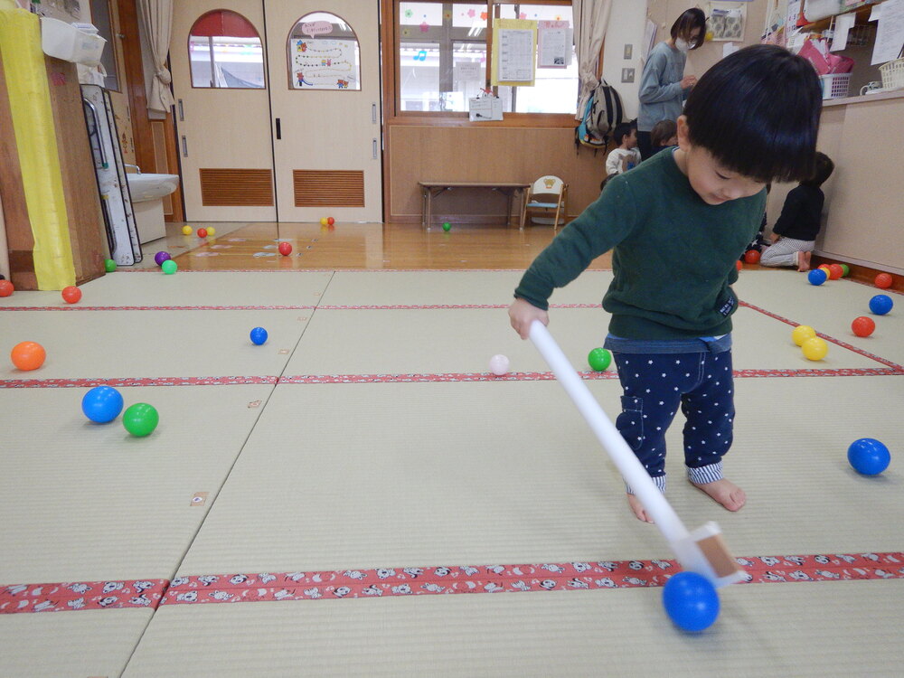 ボール遊び