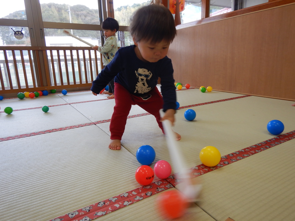 ボール遊び