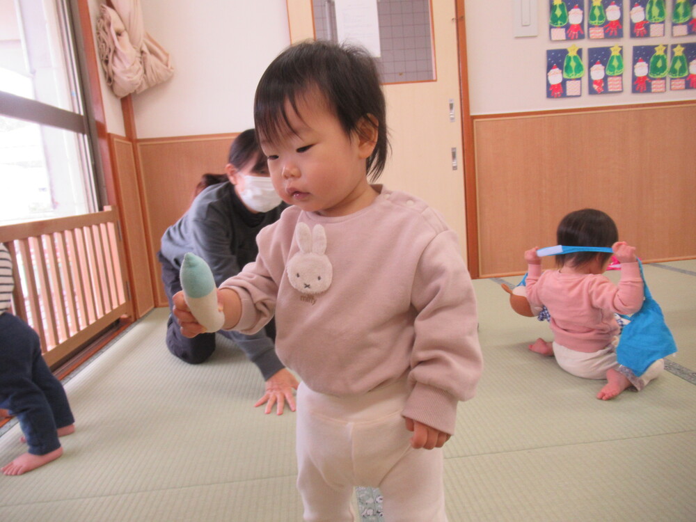 ミルクを持っている女の子