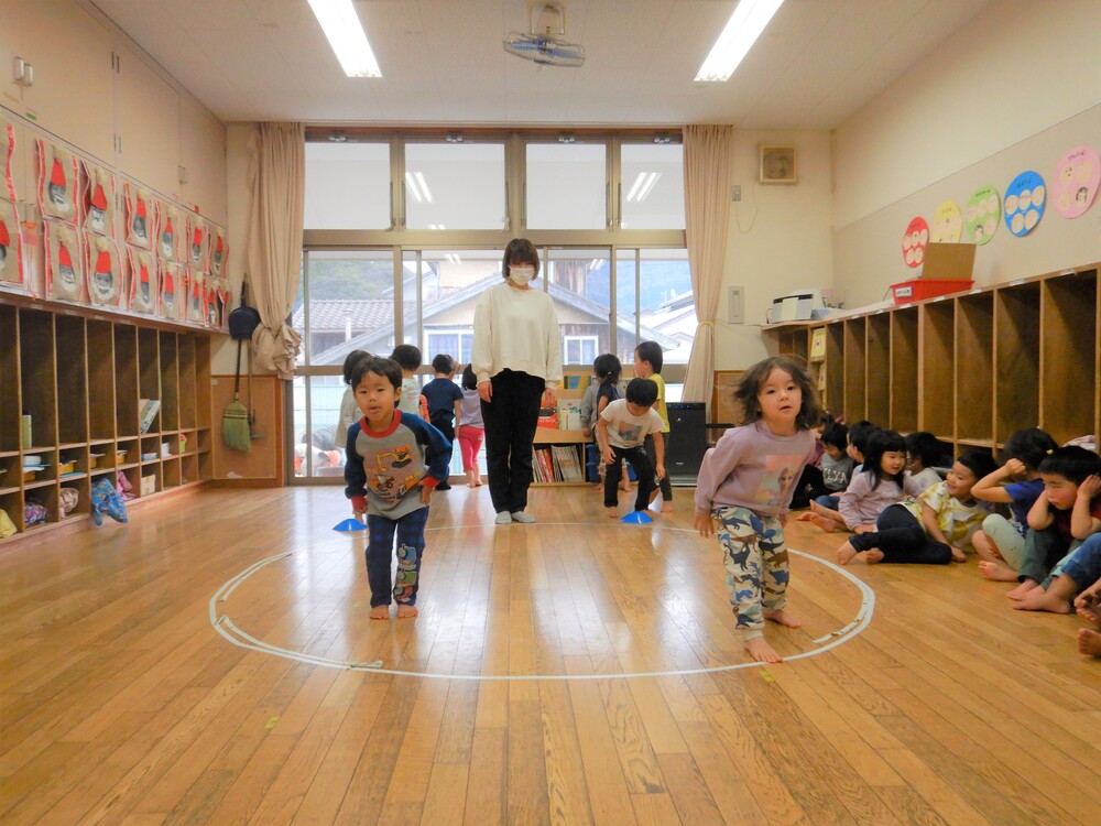 体操教室ごっこの様子 