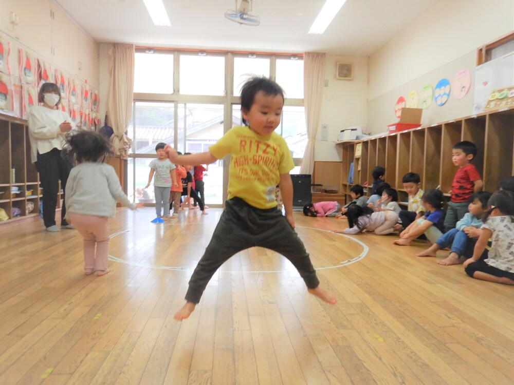 体操教室ごっこの様子 