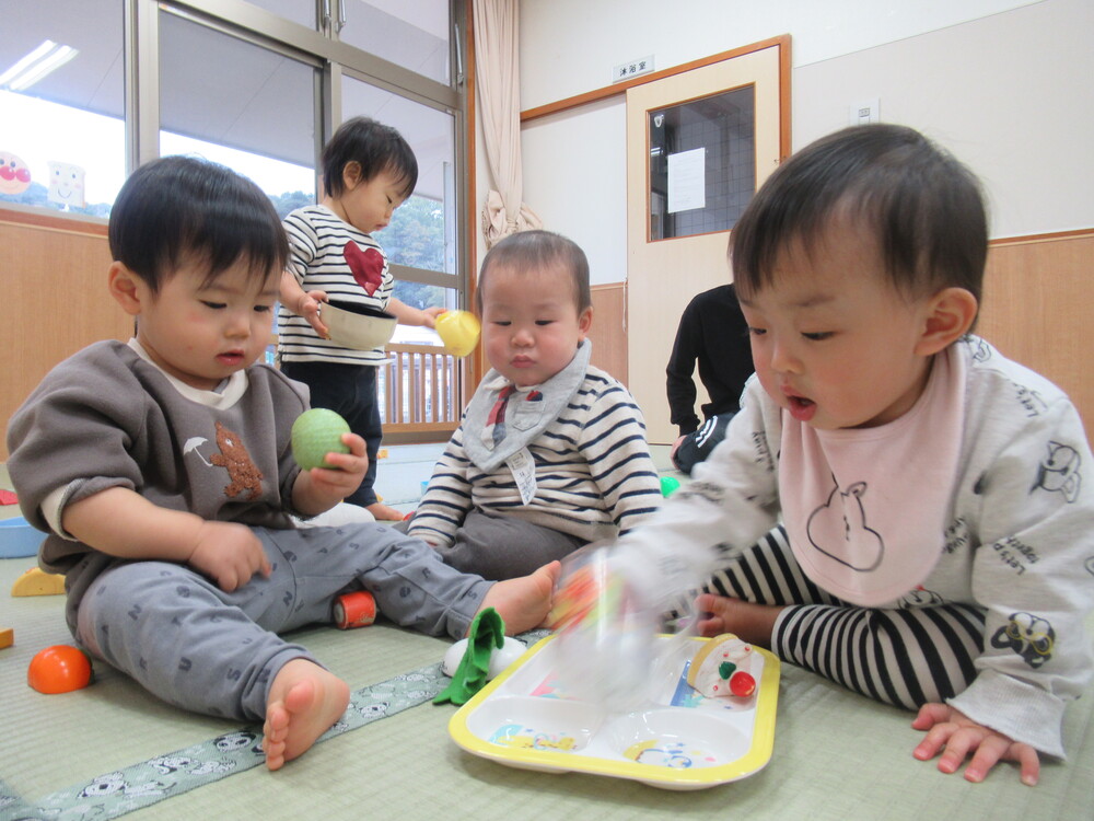 ままごとをする子ども達