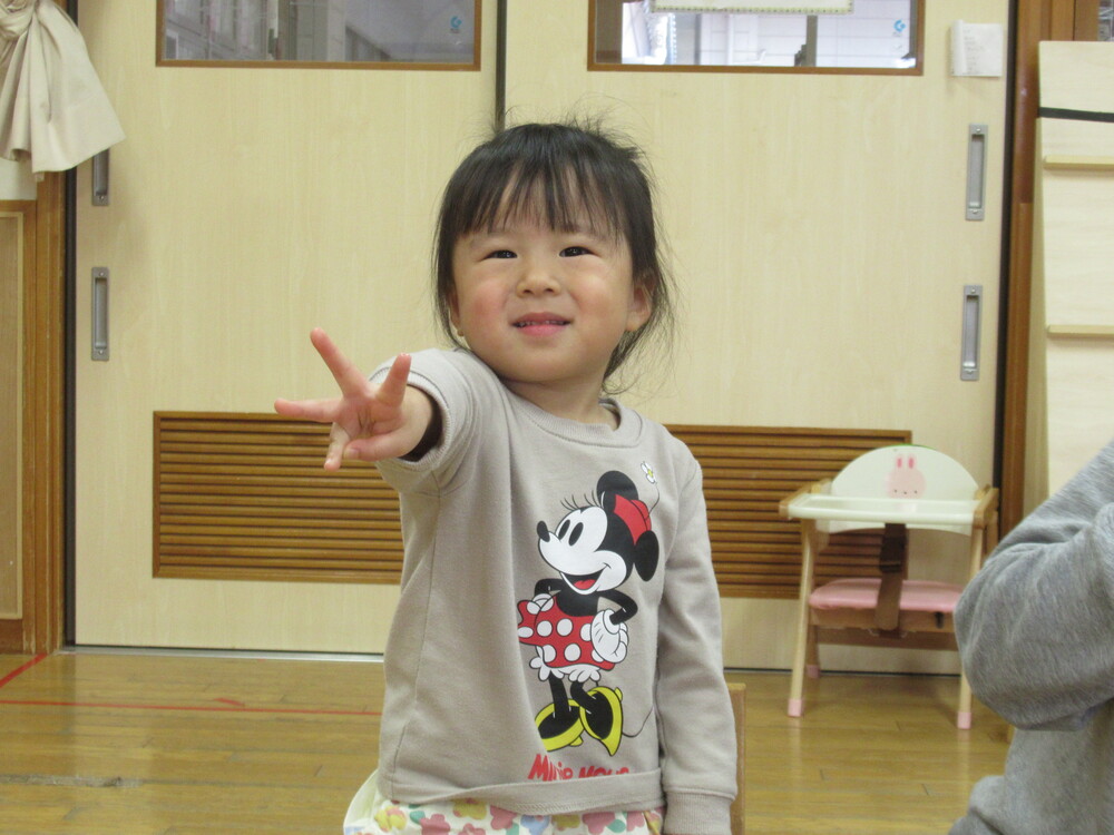 インタビューを受けている女の子