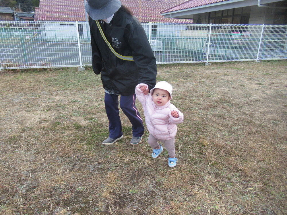 新園庭で走っている１