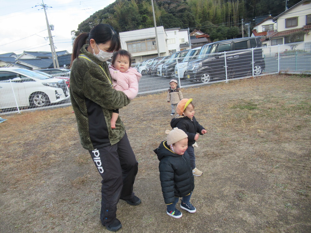 新園庭で走っている２