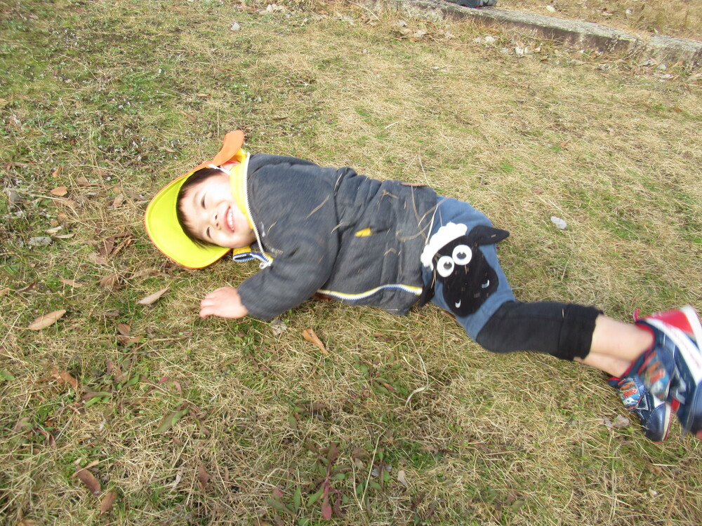 公園で遊んでいる