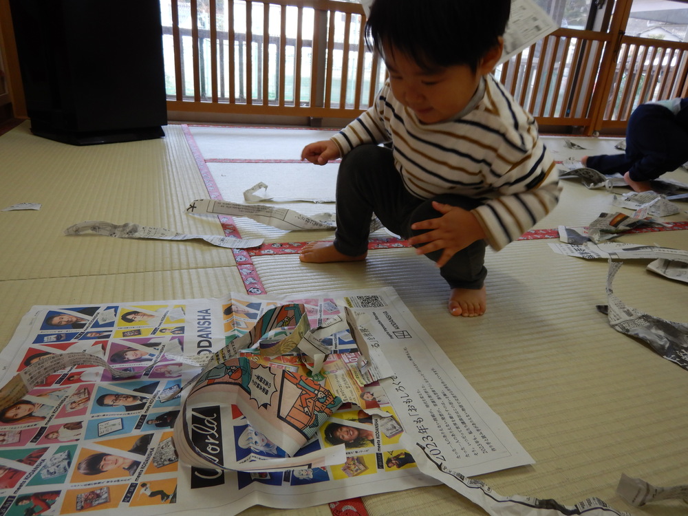 新聞紙遊び
